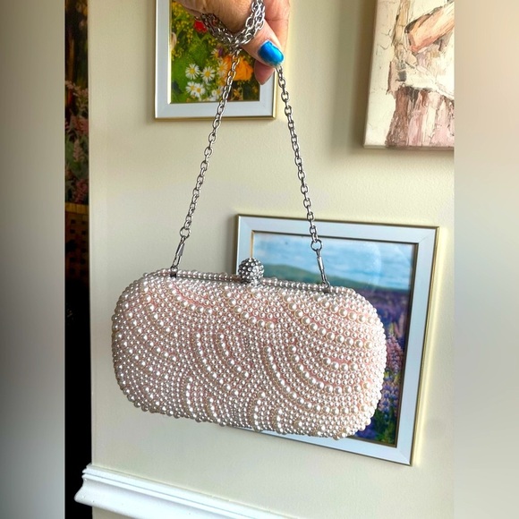 NWOT Baby Pink Pearl bag pink interior Steel shoulder strap Women’s bead… - Picture 4 of 8